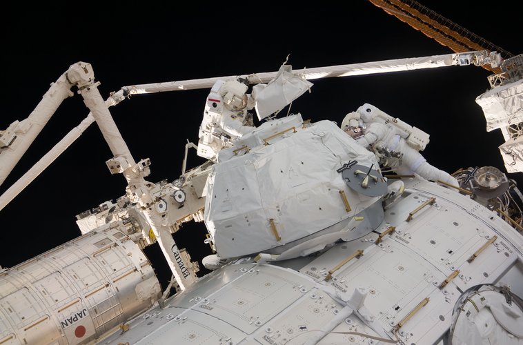 Astronauts Behnken and Patrick remove insulation and bolts from Cupola