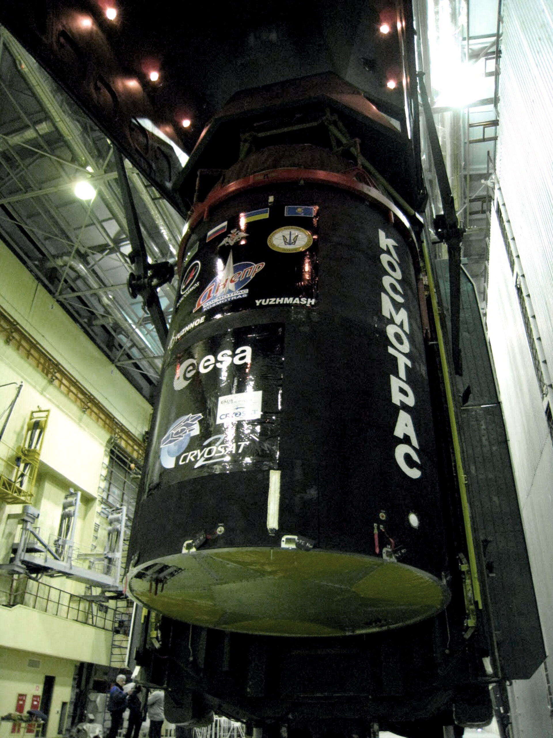 Space head module lifted by crane