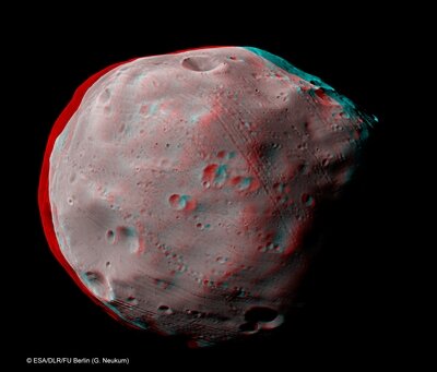 Průlet sondy Mars Express z měsíce Phobos 7. března 2010.