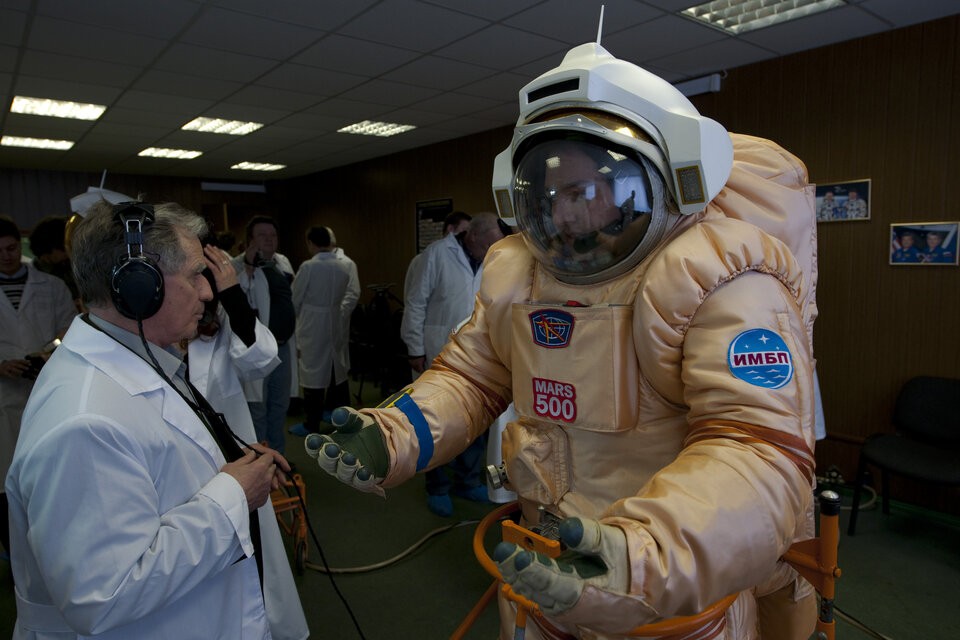 Un scaphandre Orlan adapté pour Mars à l'essai