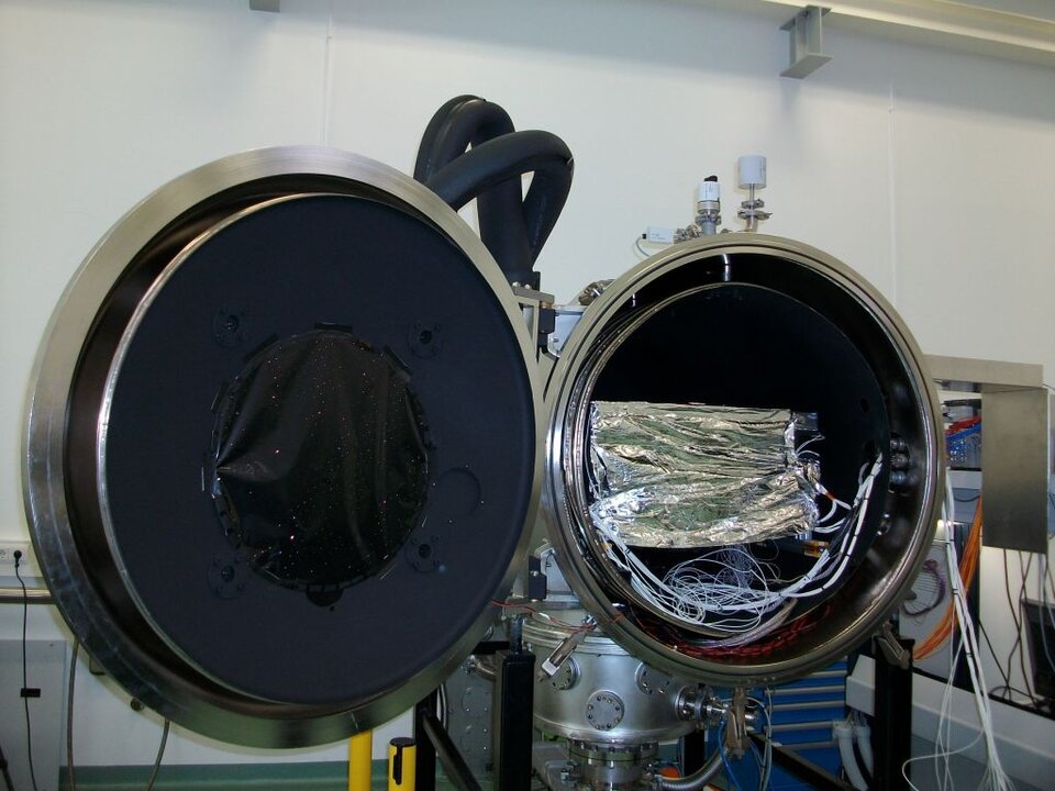 STM placed in vacuum chamber