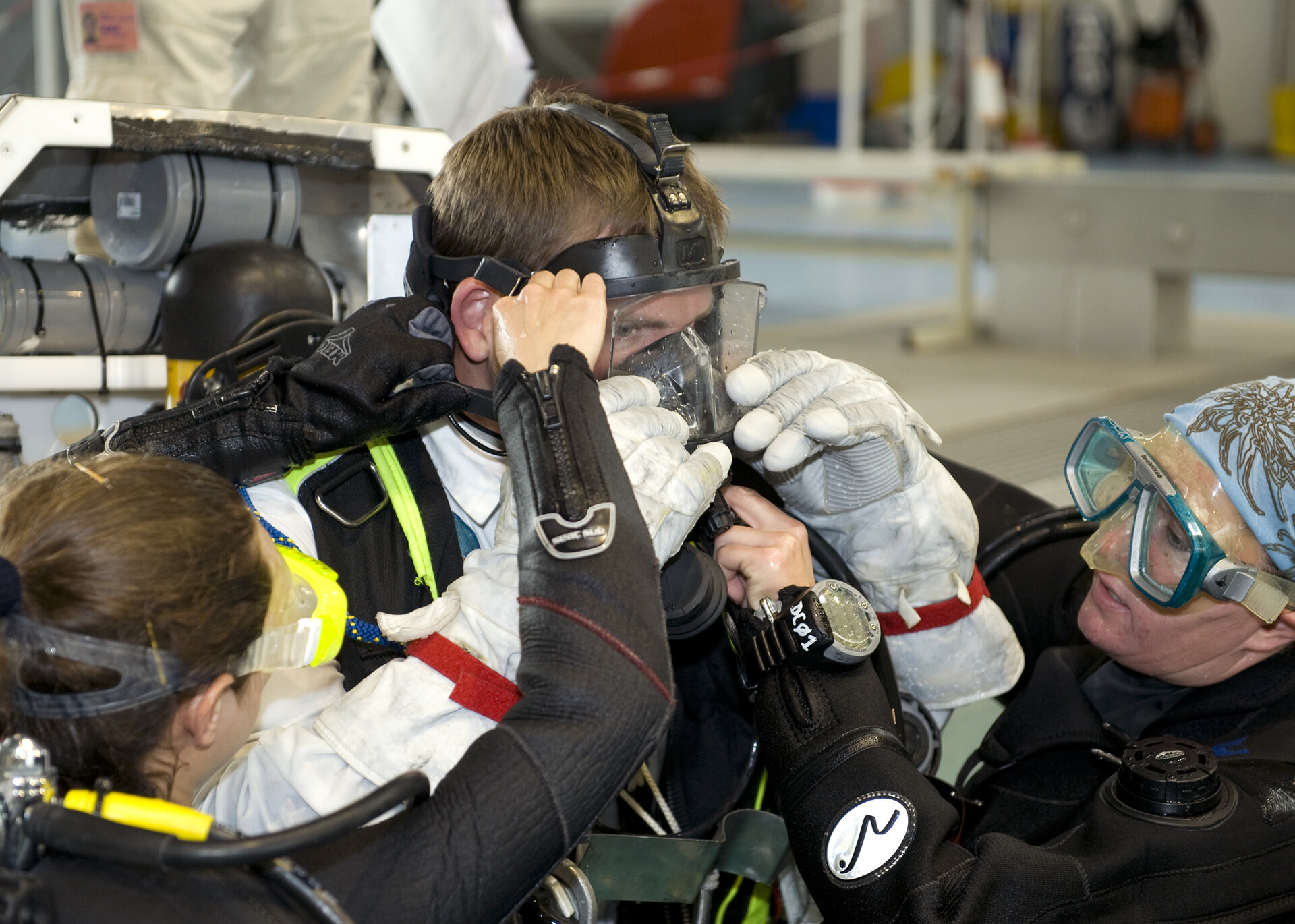 Andreas fitting the mask