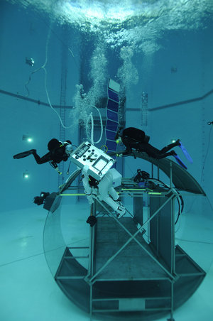 Andreas Mogensen during training  in the Neutral Buoyancy Facility at EAC