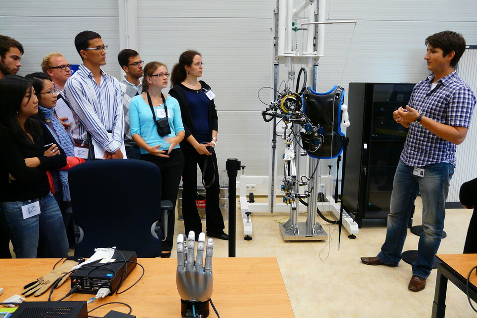 CEMS students introduced to the ESA Exoskeleton