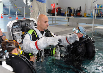 Luca Parmitano during training  in the Neutral Buoyancy Facility at EAC