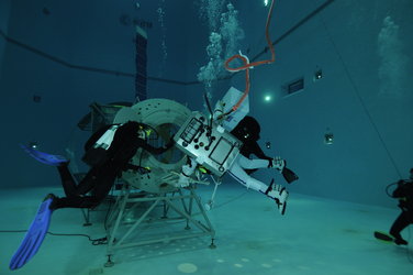 Samantha Cristoforetti during training  in the Neutral Buoyancy Facility at EAC
