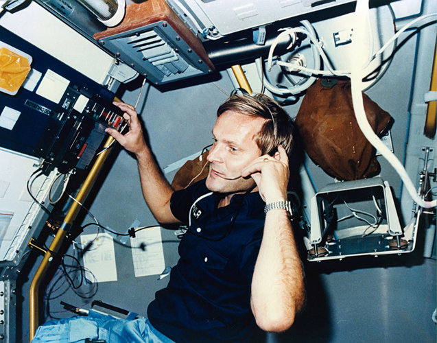 Ernst Messerschmid floats in Spacelab