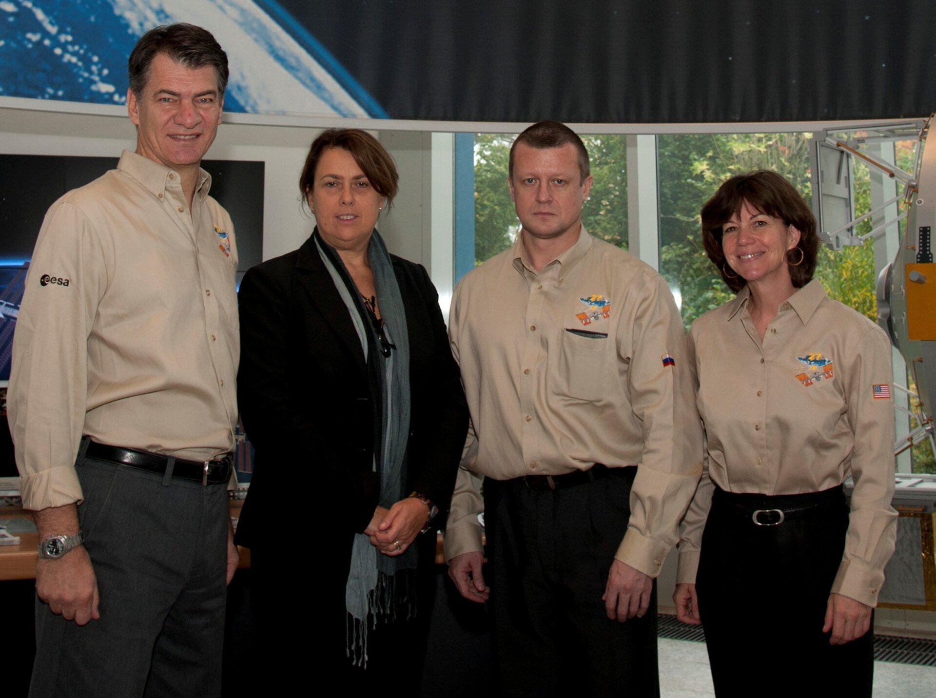 Expedition 27 crew with Simonetta Di Pippo, ESA Director of Human Spaceflight, at Columbus Control Centre
