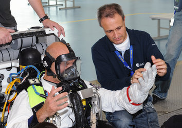 Luca Parmitano prepares for EVA training