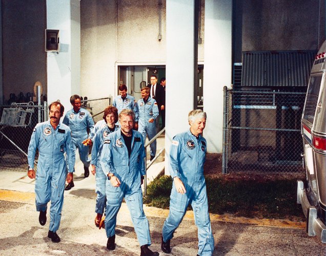 STS-61A crew leave for the launch pad, 30 October 1985