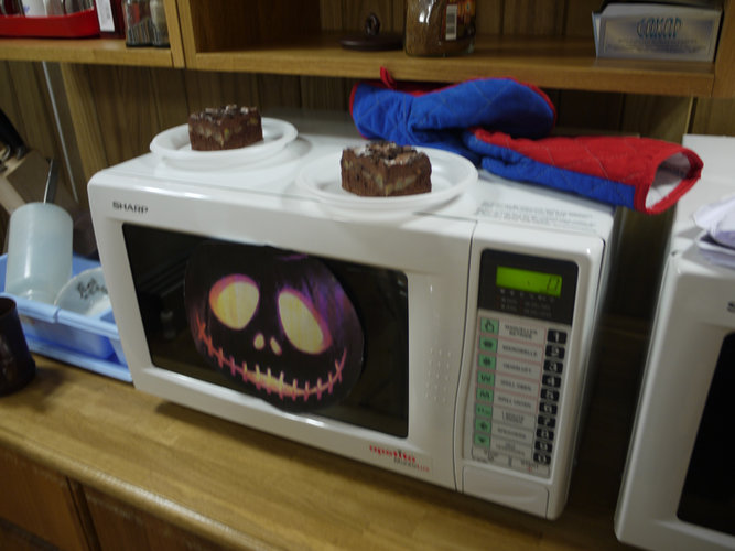 Halloween microwave owen with Halloween cakes