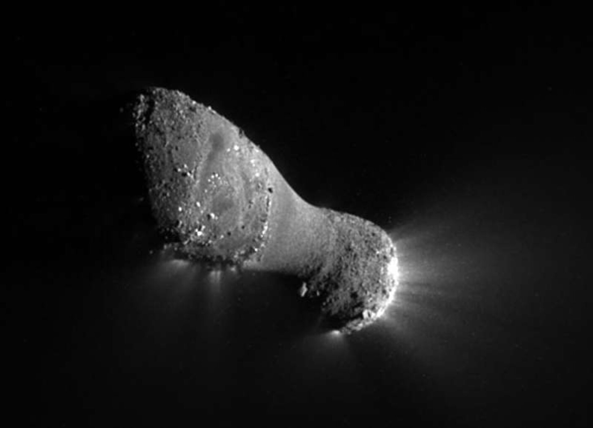 Kometen Hartley 2 ser ut som en jordnöt.
