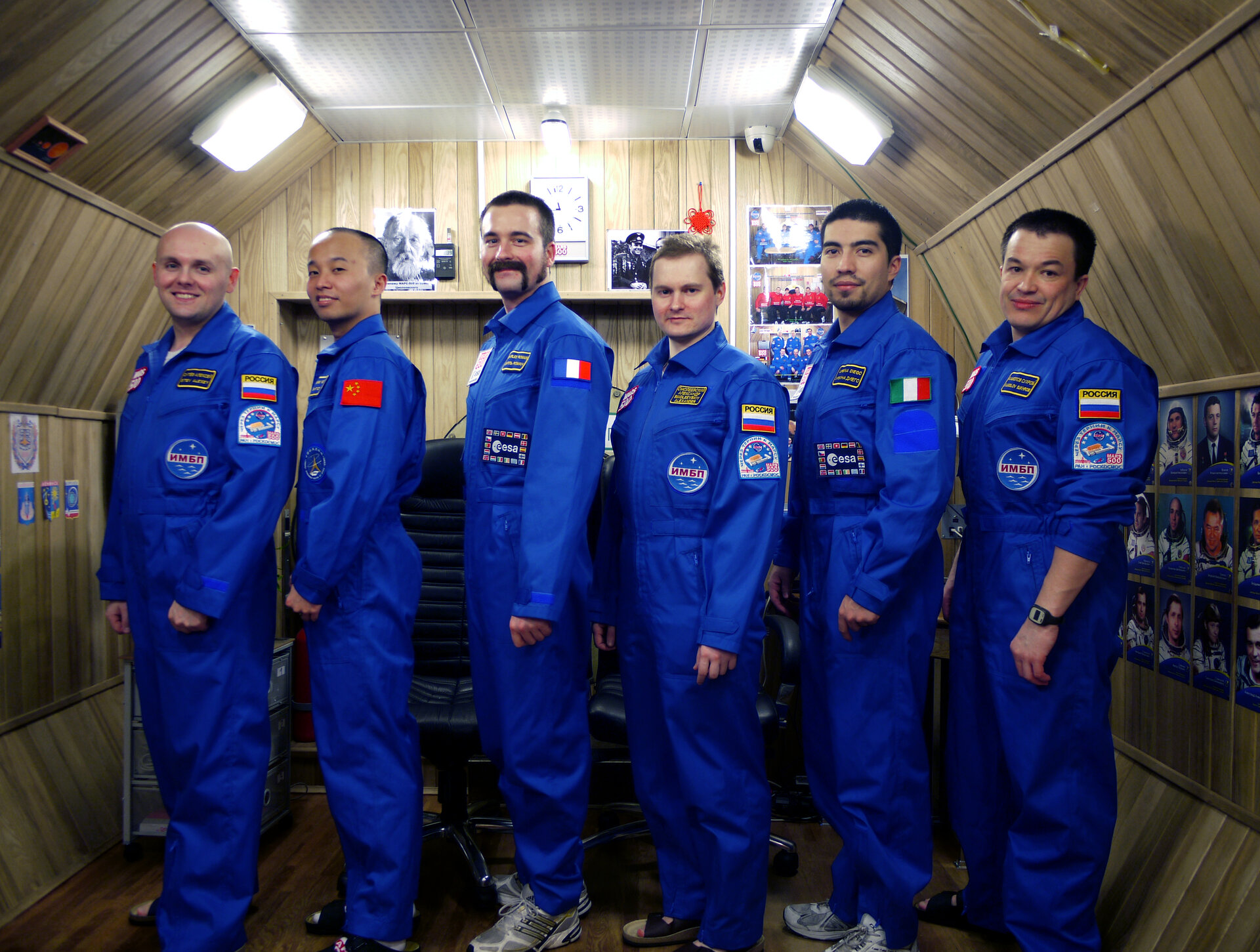 Mars500 crew posing