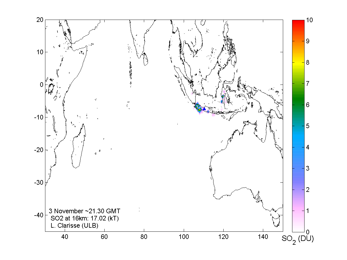 Desplazamiento de la nube de dióxido de carbono (SO2) generada por el volcán Merapi (infrarrojo)