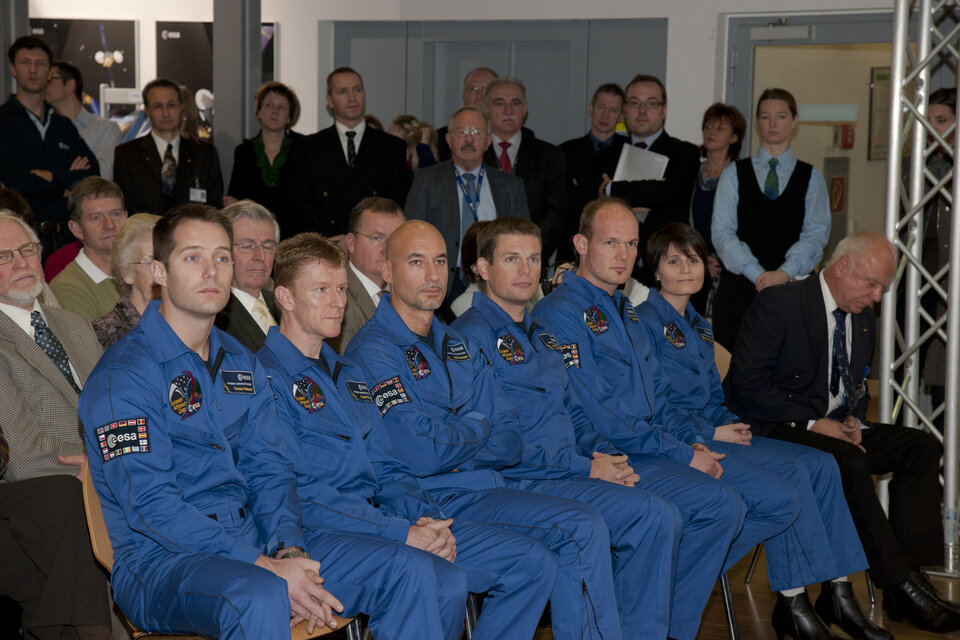 Cérémonie de remise des diplômes pour la classe 2009 des astronautes de l'ESA