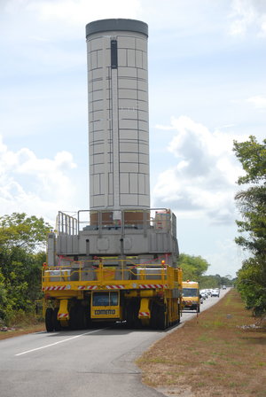 P80 first stage transfer from the Booster Integration Building to the Vega Launch Zone