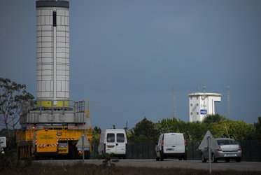 P80 first stage transfer from the Booster Integration Building to the Vega Launch Zone