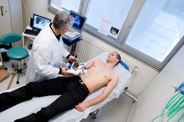 Remote-controlled ARTIS ultrasound device used on a patient