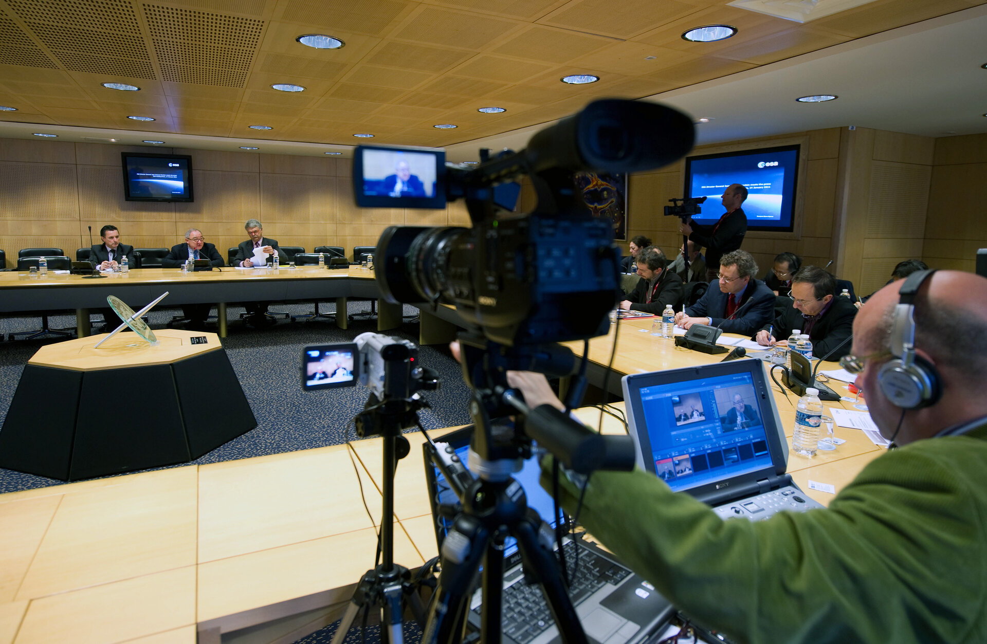 Press conference with ESA's Director General