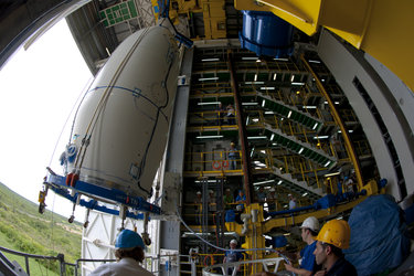 Hoisting of Vega's payload composite