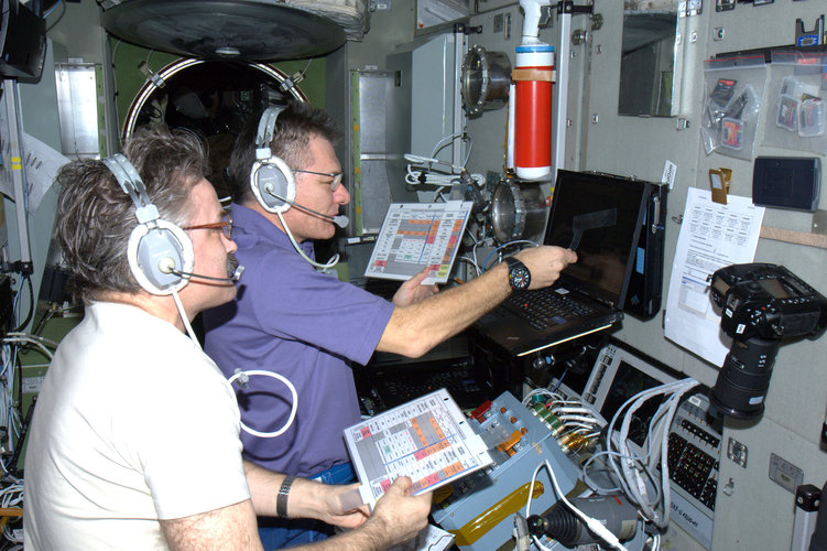 ISS astronauts prepare for ATV docking
