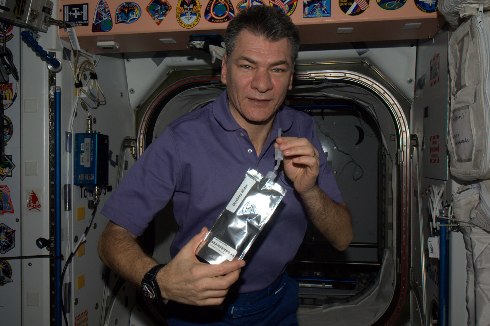Paolo Nespoli shows his drinking straw on ISS