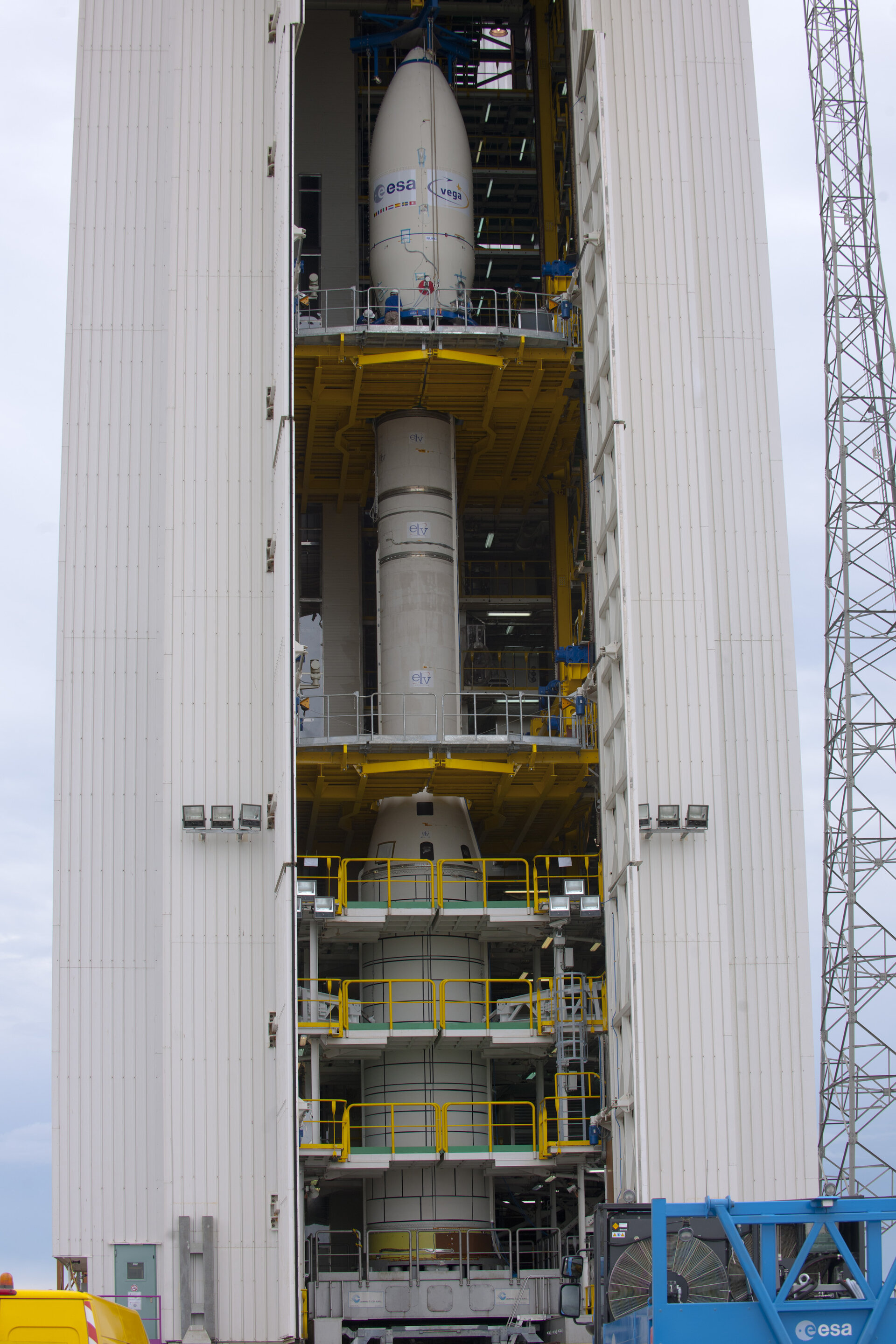 Vega launcher assembly with payload composite