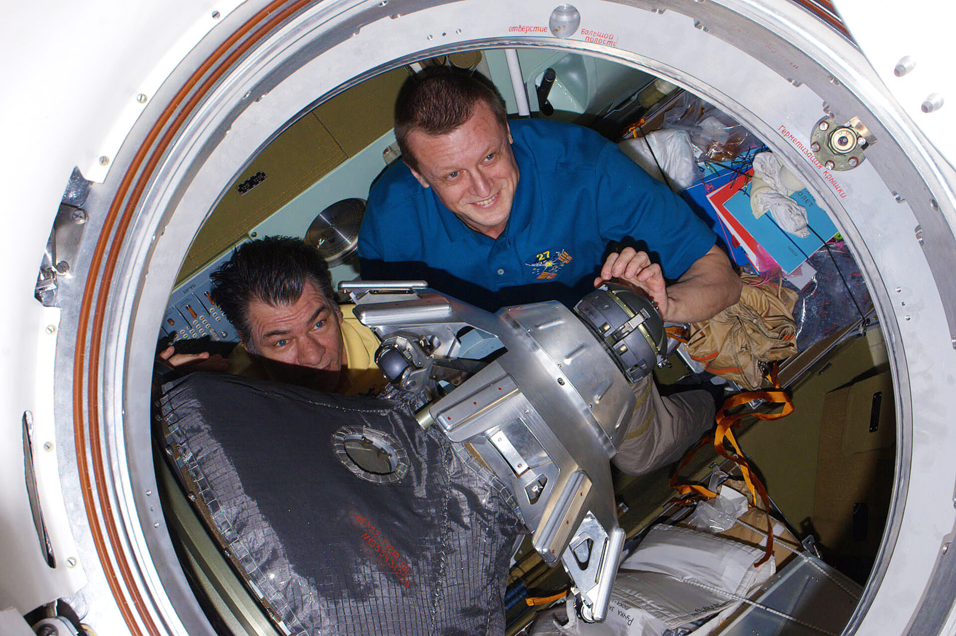 Dmitri and Paolo closing the Soyuz hatch