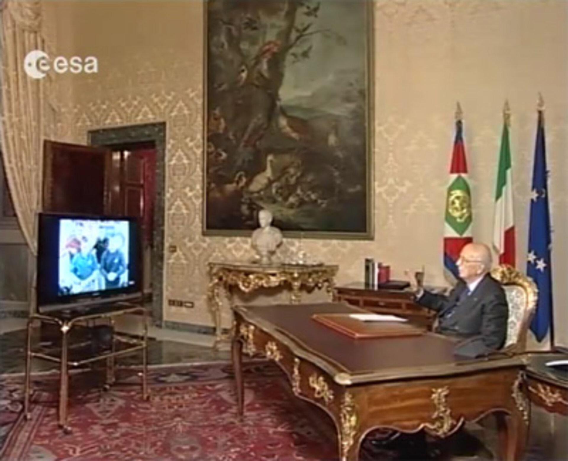 Italian president speaks with Nespoli and Vittori