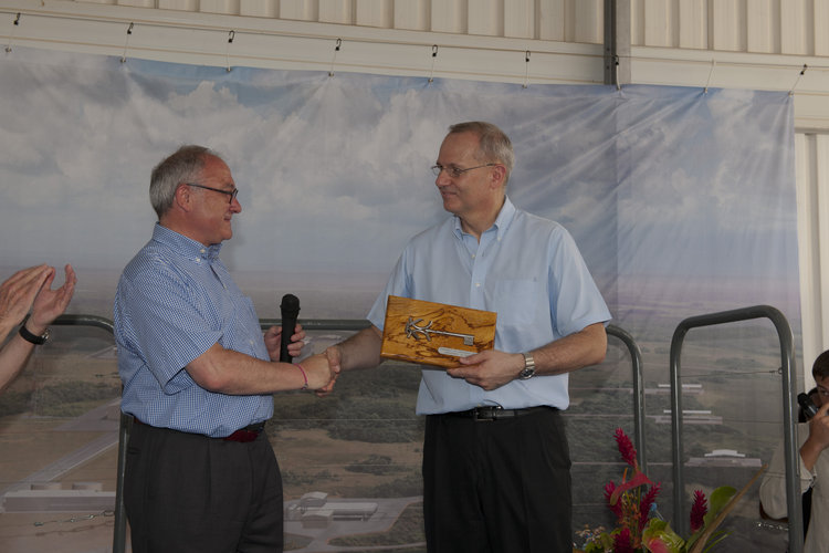 Mr Dordain hands over the ‘key’ to Mr Le Gall