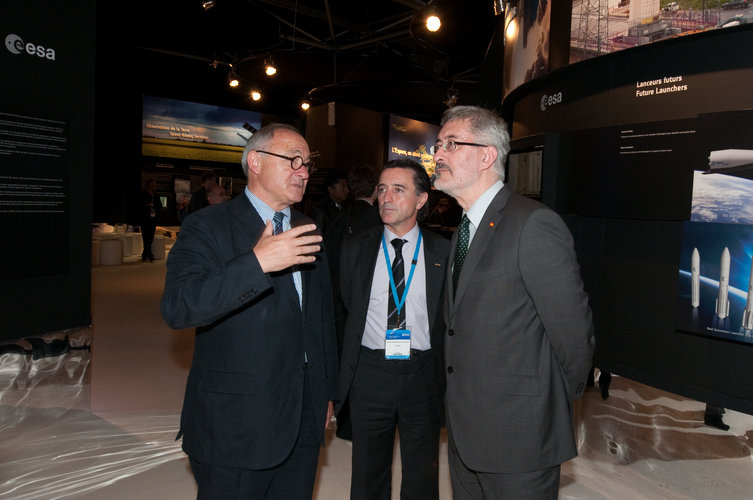 Antonio Avila Cano, Fernando Doblas, and Jean-Jacques Dordain visit the ESA pavilion