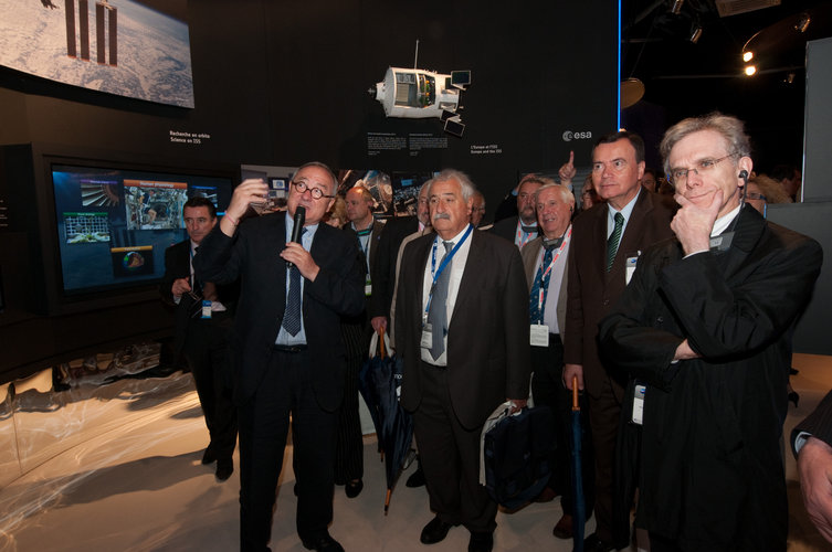 Jean-Jacques Dordain and the French Parliamentary Group on Space visit the ESA pavilion