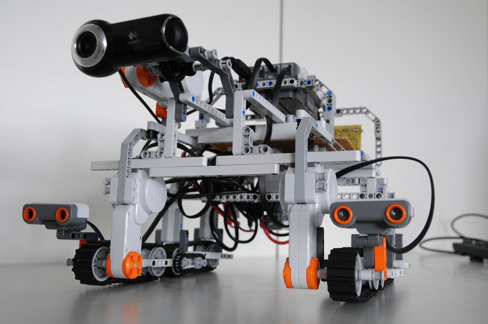 Meteron communications test robot