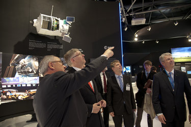 Peter Hintze and Jean-Jacques Dordain visit the ESA pavilion