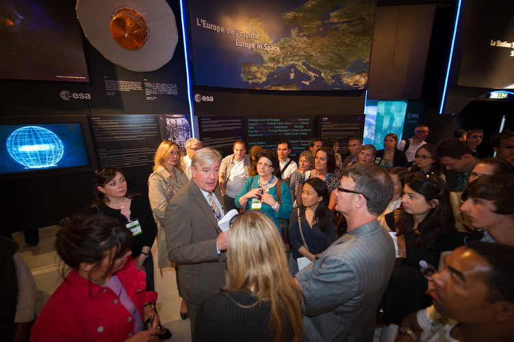 Roberto Lo Verde and ESA staffs visit the ESA pavilion