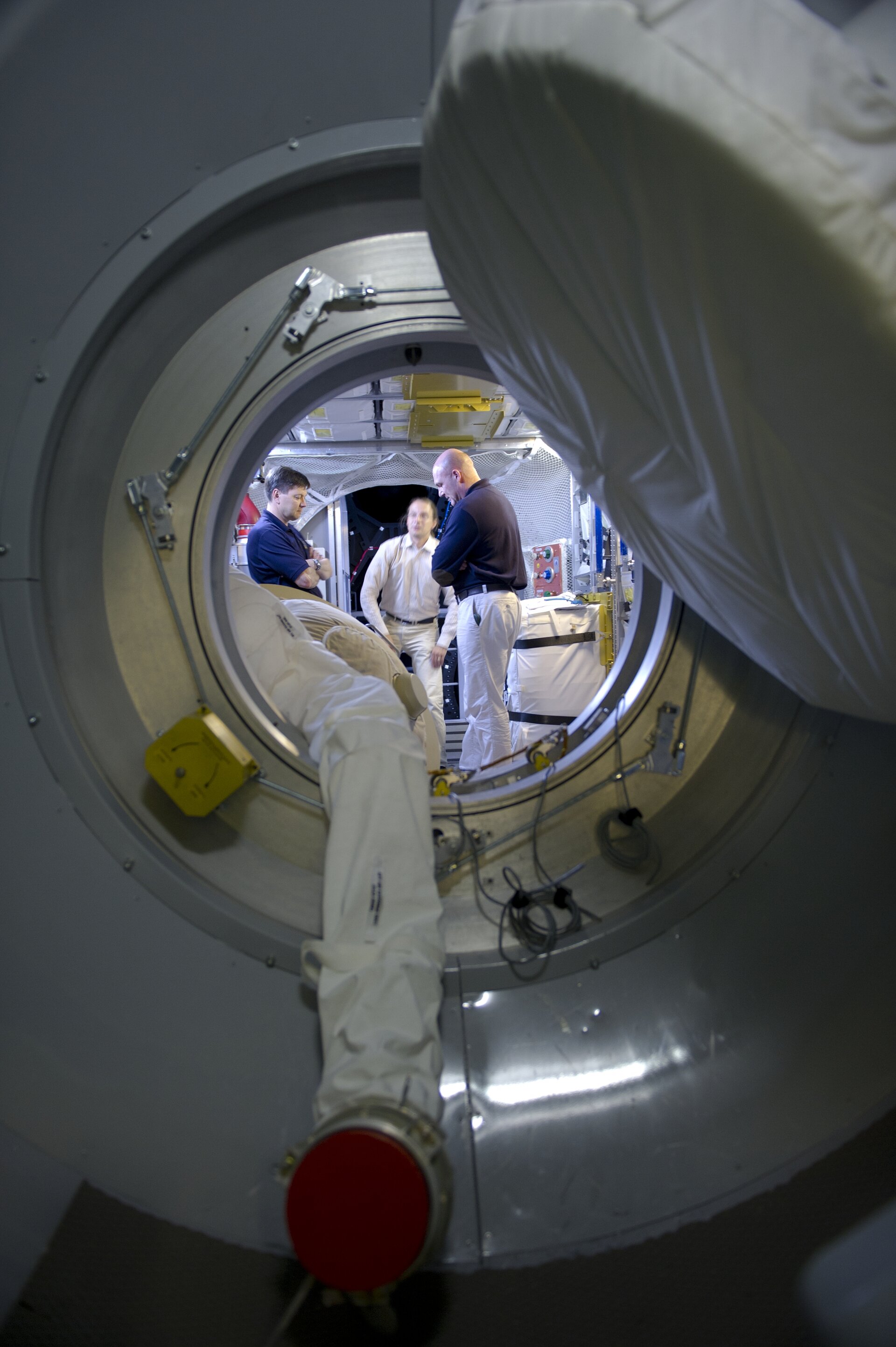 André Kuipers and Oleg Kononenko in the ATV simulator