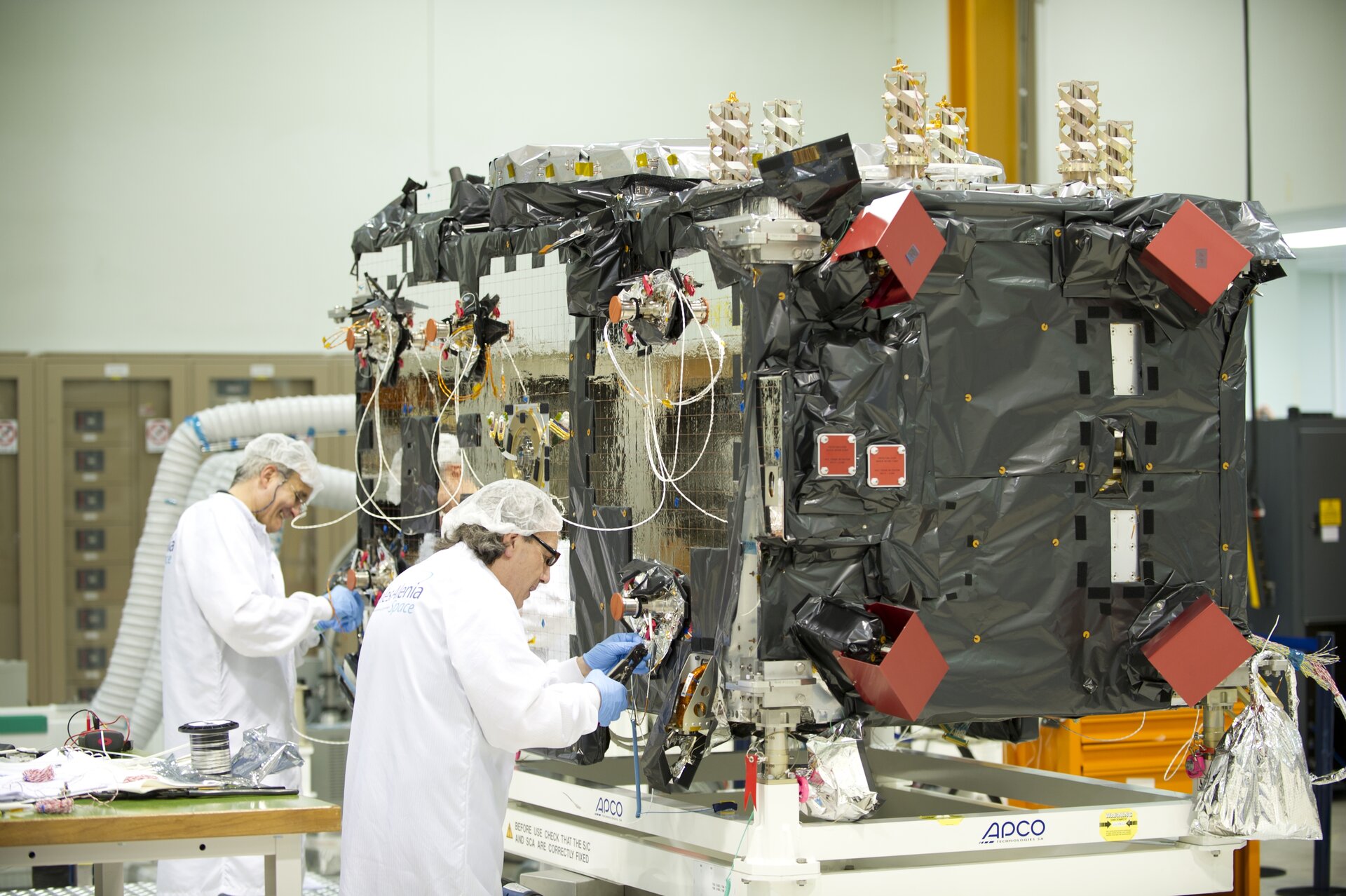IOV assembled and tested by Thales Alenia Space