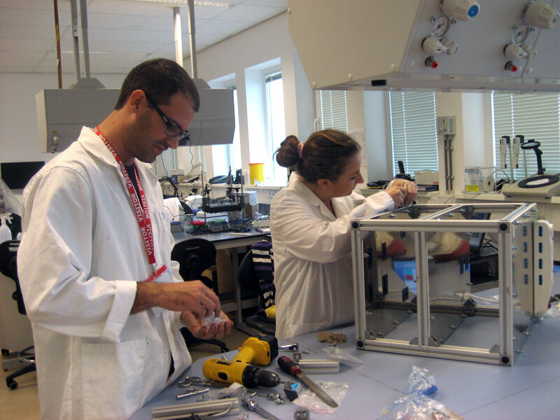 HyperMEA team preparing samples