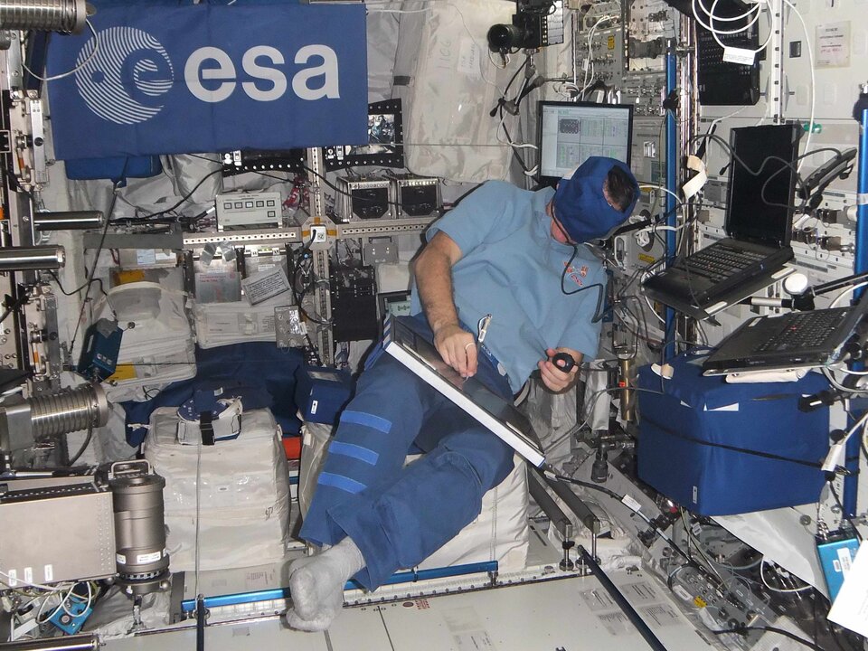 Paolo Nespoli takes part in a physiology study