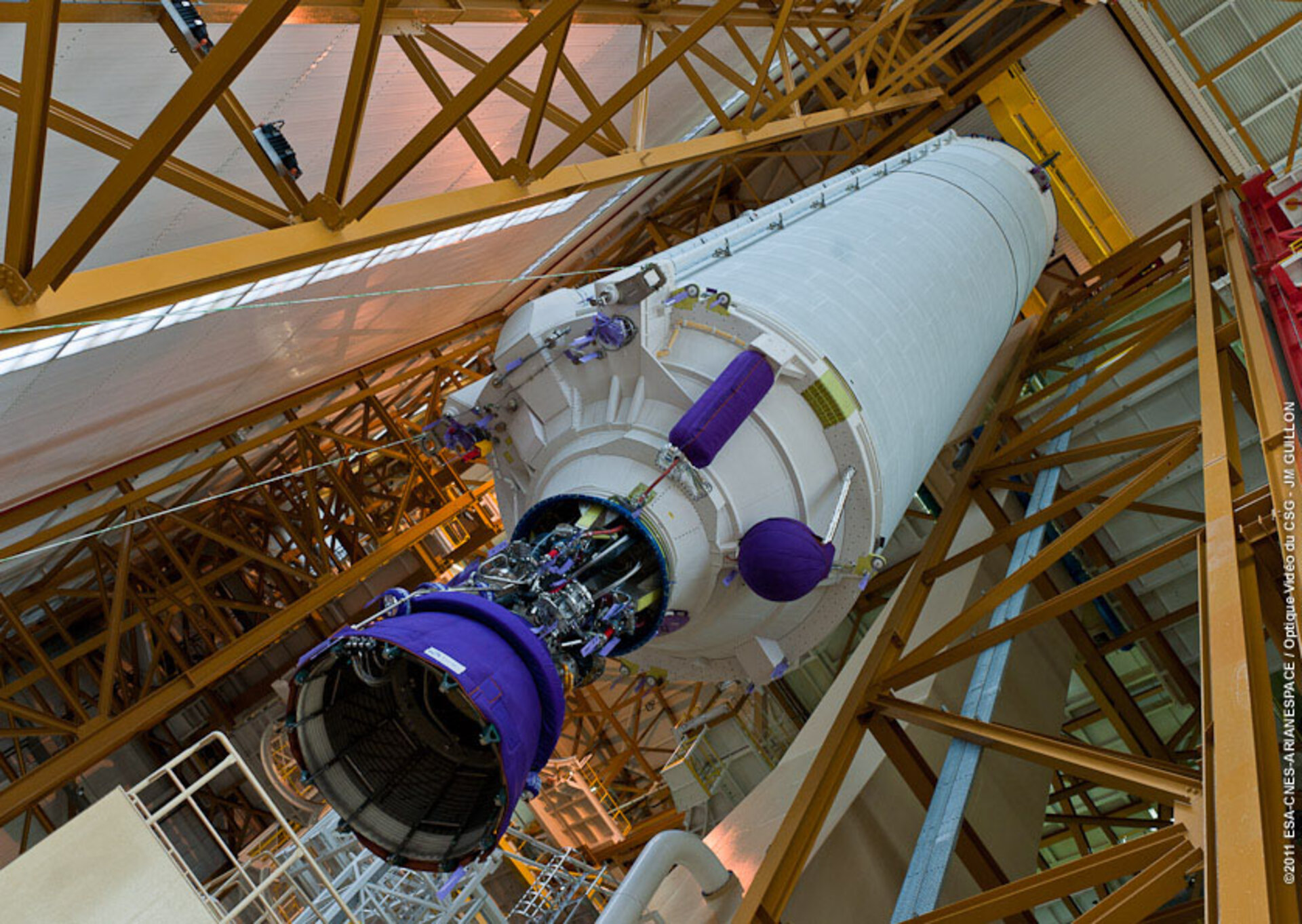 ATV-3's Ariane 5 launcher preparation