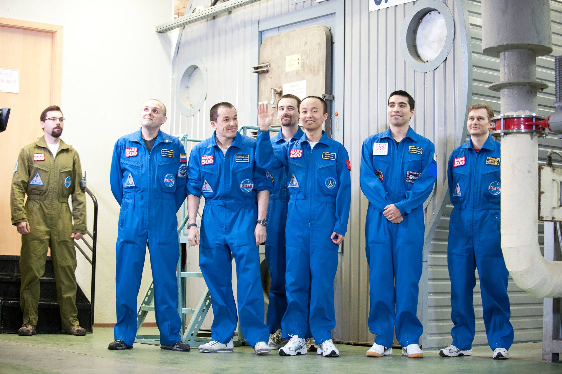 Mars500-Team kurz nach der Luken-Öffnung.