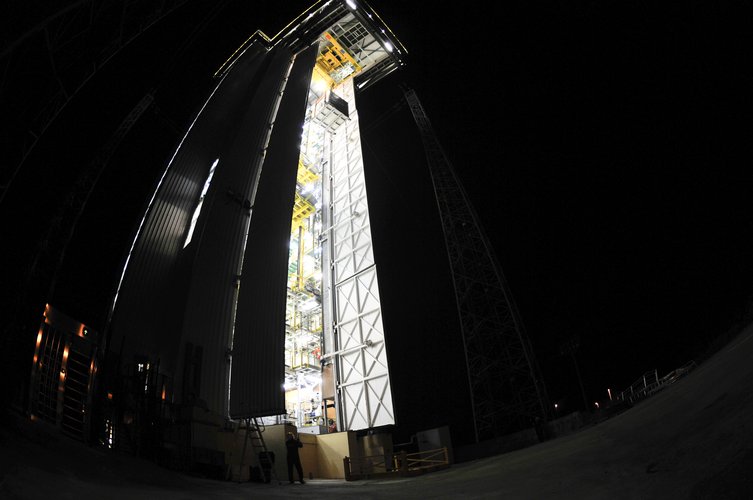 Hoisting of Vega's AVUM fourth stage