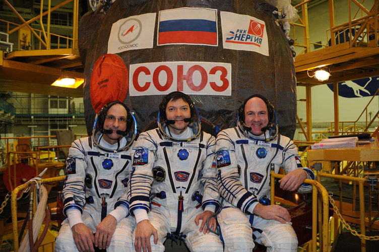 Soyuz inspection and suit fit check