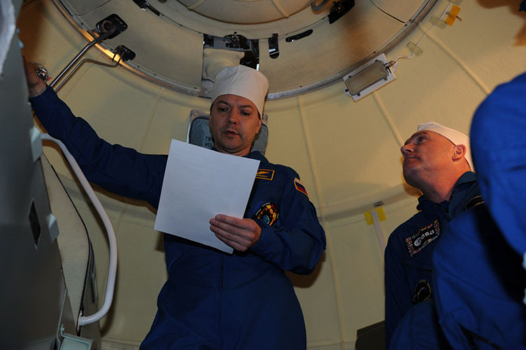 Soyuz inspection and suit fit check