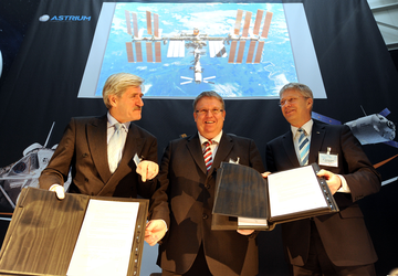 Station support contract: J. Schaper (ESA), M. Menking (Astrium), T. Reiter (ESA)