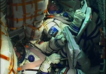 Interior de la cápsula Soyuz instantes antes del lanzamiento
