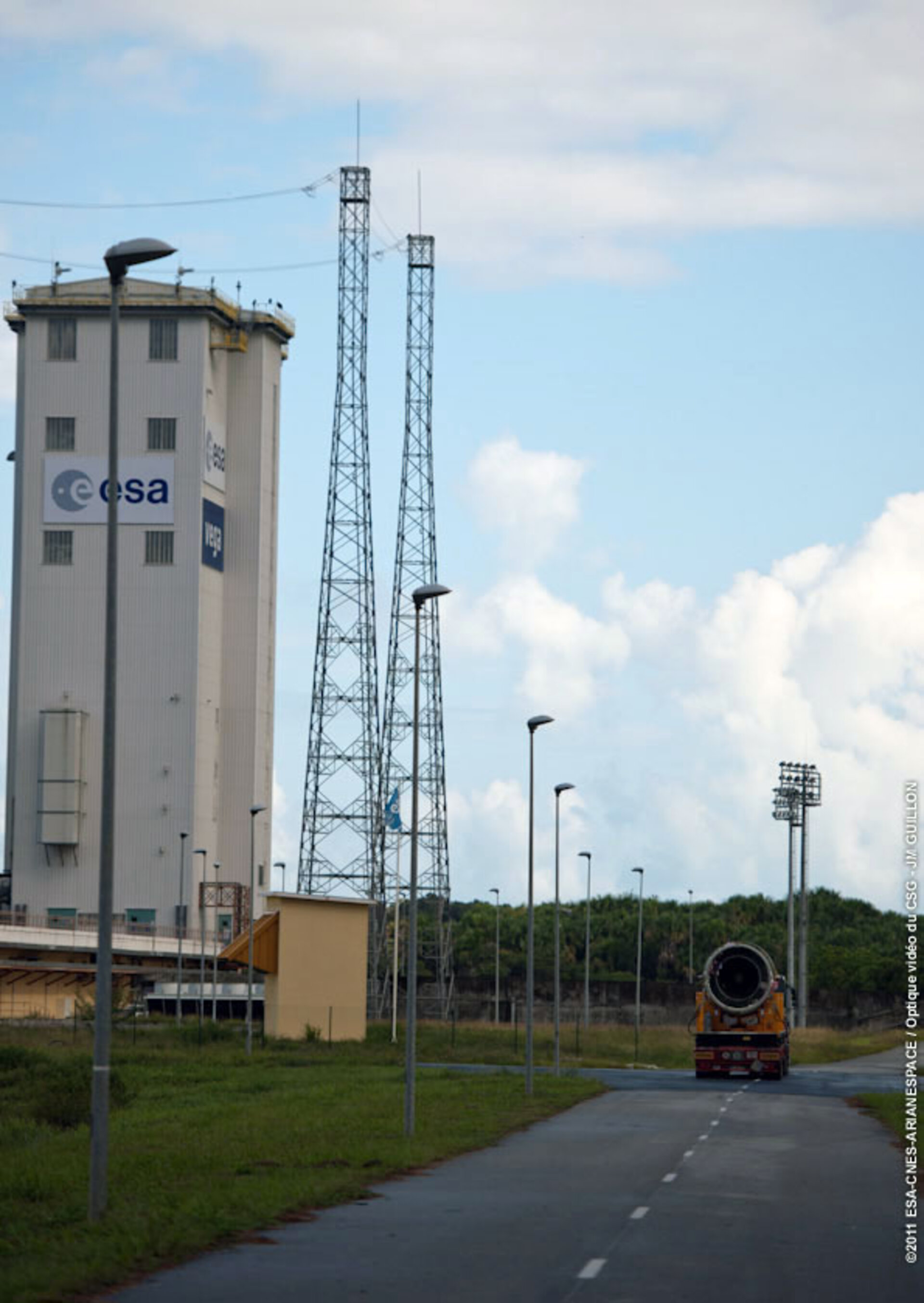 Zefiro-9 moving to launch pad
