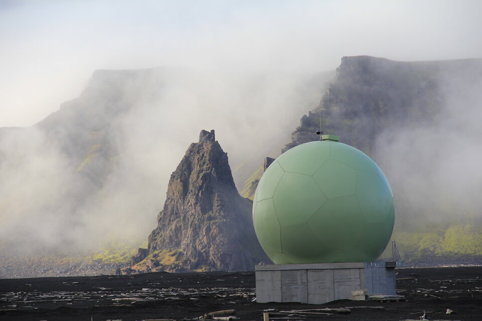 Grondstation voor Galileo op het eiland Jan Mayen in het noordpoolgebied van Noorwegen