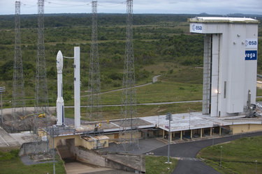 Ο πύραυλος Vega στην εξέδρα εκτόξευσης