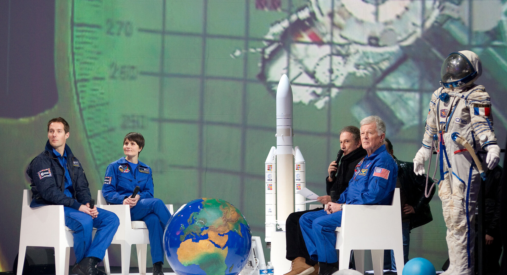 Michel Drucker et des astronautes préparent « Une nuit dans l'espace »